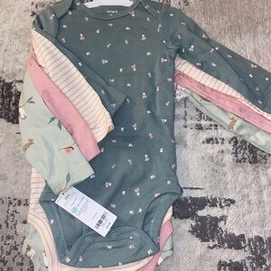 NWT Carter’s 4 Pack long sleeve Onesies- size 12M